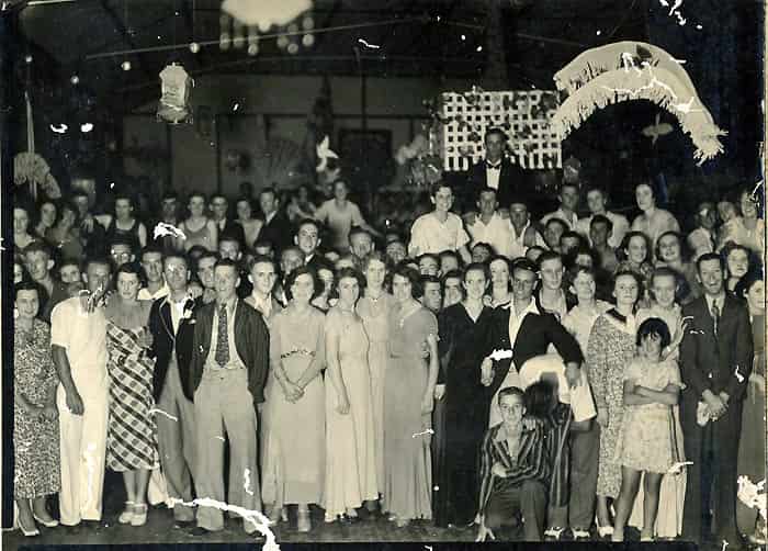 a 1928 group photo after an event where the Boathouse Sports Bar & Grill in Mandurah WA now stands 